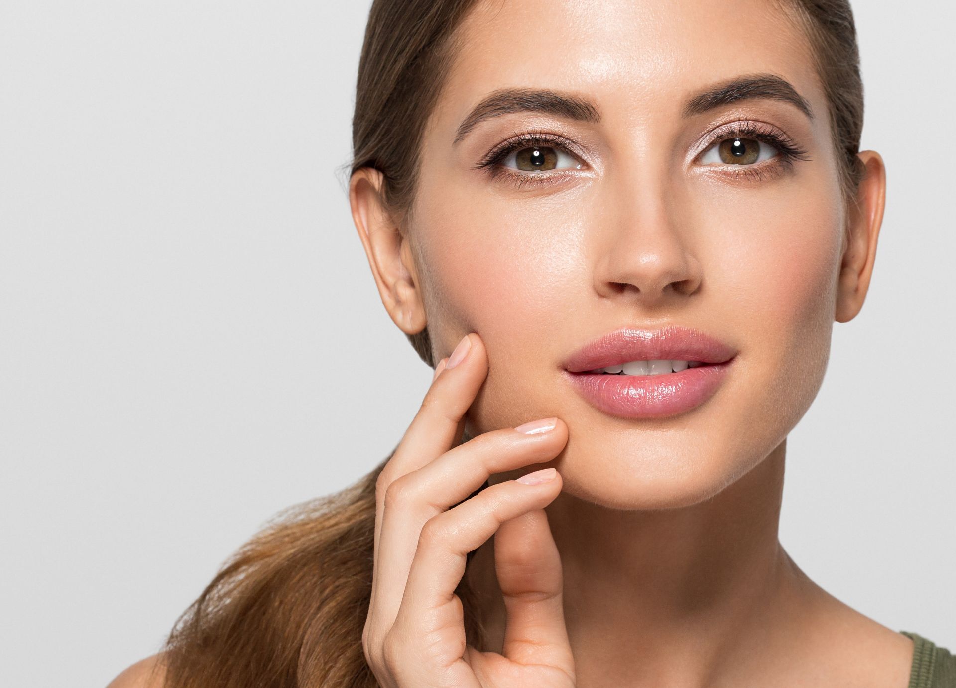 Junge Frau mit vollen Lippen